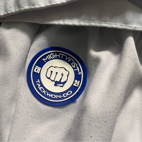 Child’s taekwondo uniform size 130 - Picture 3 of 7